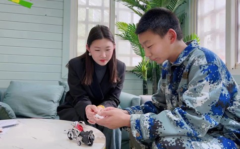 梅州市梅县区孩子叛逆期管教学校解决孩子混迹社会的情况，关注安全！